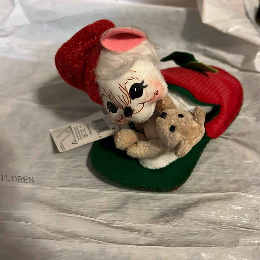 AnnaLee 6”Slipper mouse. Make an offer!!